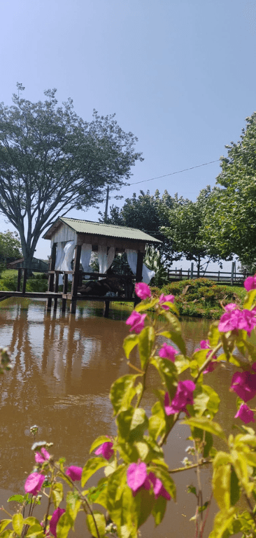 Bangalô à beira do lago